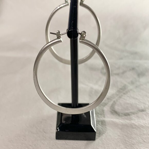 Matte Brushed Silver Tone Hoop Earrings Flat Leverback Modern Minimalist - Picture 4 of 5